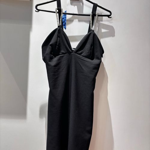 vestido preto zara com detalhe 119390921?action_source=60227&ref=home_home&rsp=1&rspix=1