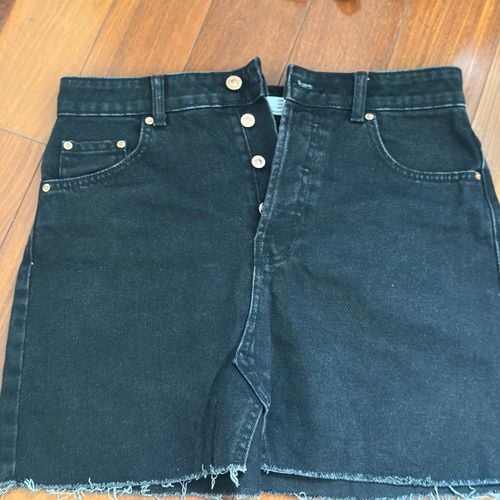 saia jeans bershka preta 38 139828298?action_source=69599&ref=home_home&rsp=1&rspix=1