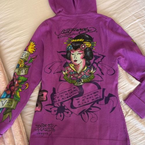 casaco ed hardy roxo com capuz 143239348?action_source=72701&ref=home_home&rsp=1&rspix=1