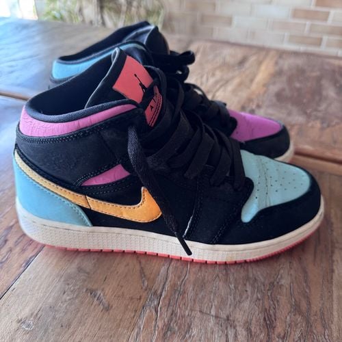 tenis nike air jordan 1 mid gs candy 35 5 143987627?action_source=75208&ref=home_home&rsp=1&rspix=1