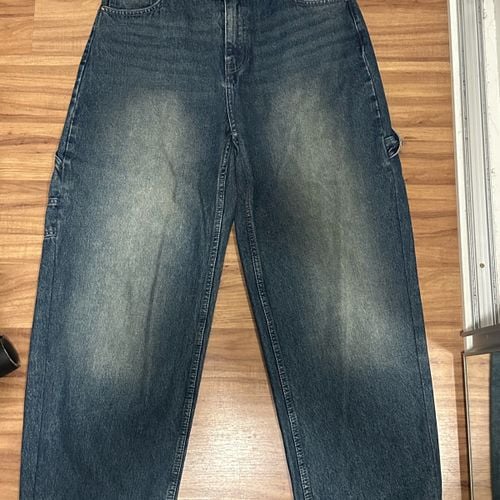 calca jeans bershka balloon 138029158?action_source=69599&ref=home_home&rsp=1&rspix=1
