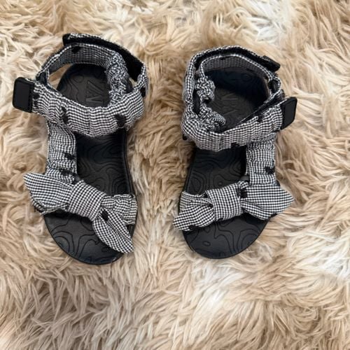 sandalia zara estampada preta 19 150753640?action_source=76035&ref=home_home&rsp=1&rspix=1