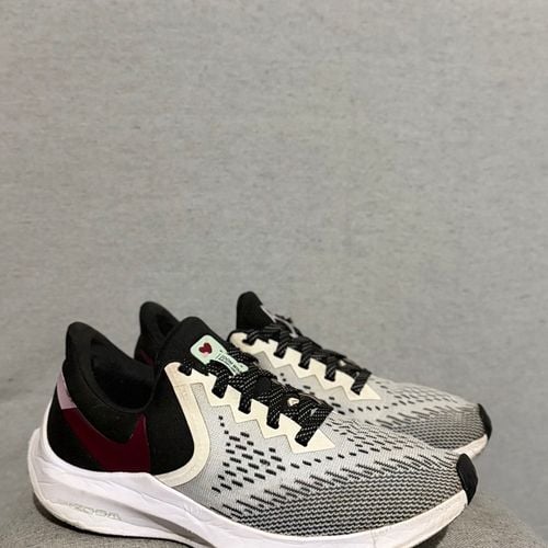 tenis nike zoom winflo cinza 152480086?action_source=76398&ref=home_home&rsp=1&rspix=1