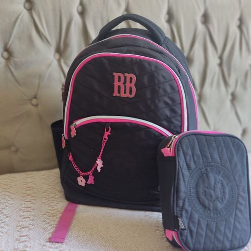 kit mochila estojo 134954327?action_source=67388&ref=home_home&rsp=1&rspix=1