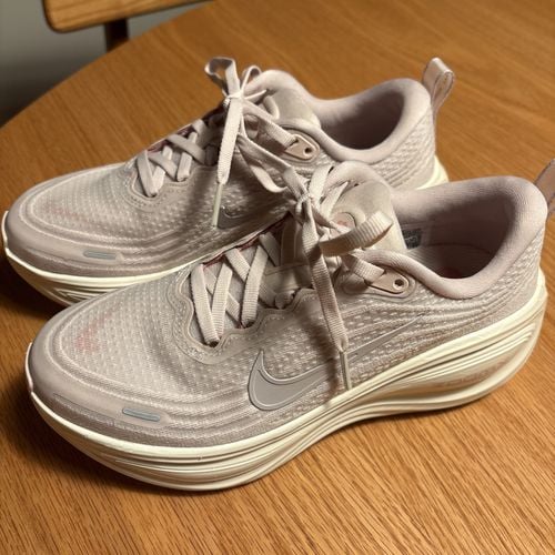 tenis nike vomero plus feminino 34 139438539?action_source=31946&ref=home_home&rsp=1&rspix=1