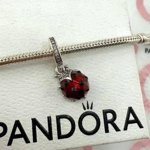 berloque pandora joaninha 131032058?action_source=67326&ref=home_home&rsp=1&rspix=1