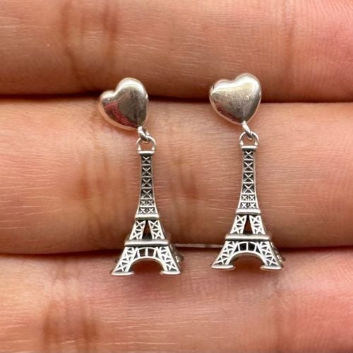 brinco pandora torre eiffel 131835589?action_source=67326&ref=home_home&rsp=1&rspix=1