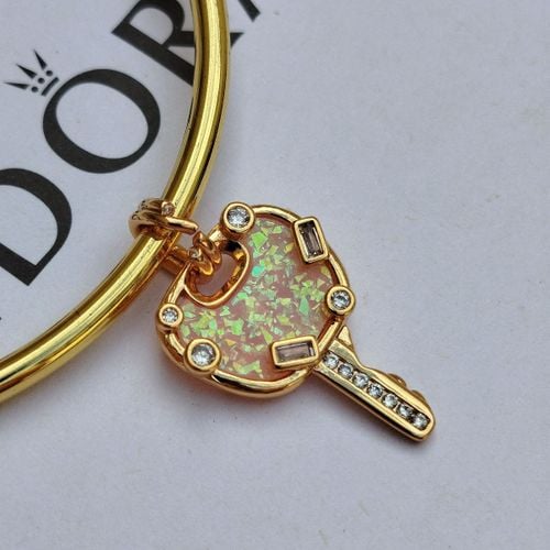 berloque pandora chave dourada charm 147189359?action_source=67326&ref=home_home&rsp=1&rspix=1