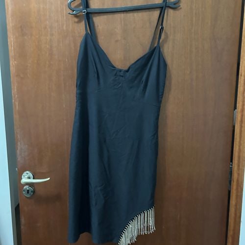 vestido preto basico com detalhe lateral 133244264?action_source=66695&ref=home_home&rsp=1&rspix=1