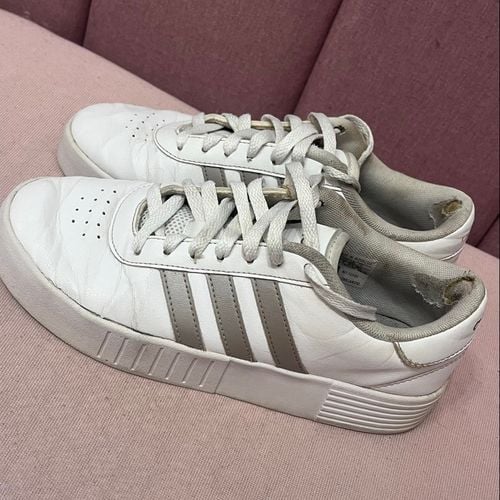 tenis adidas court bold 122288762?action_source=31946&ref=home_home&rsp=1&rspix=1