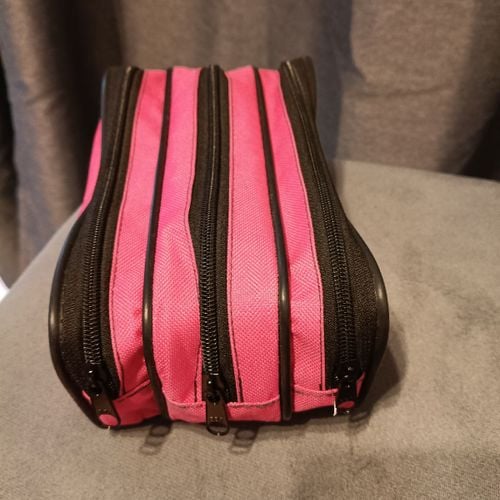 estojo escolar com tres divisorias na cor rosa 131289019?action_source=67388&ref=home_home&rsp=1&rspix=1