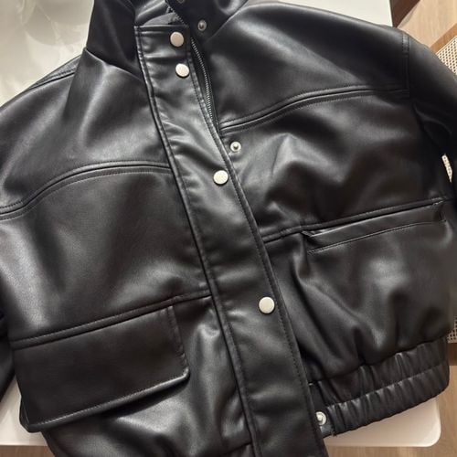 jaqueta bomber renner couro preta g inv 26 148187495?action_source=75473&ref=home_home&rsp=1&rspix=1