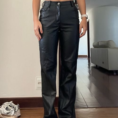 calca zara baggy couro preta 141025117?action_source=72767&ref=home_home&rsp=1&rspix=1