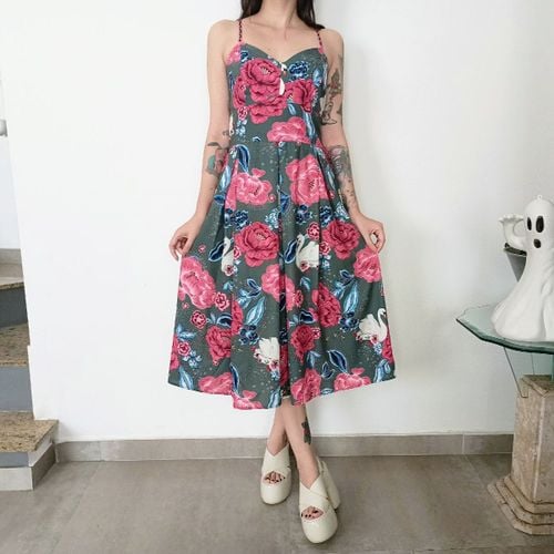 vestido antix morada cisnes floral verde midi 135555770?action_source=31319&ref=home_home&rsp=1&rspix=1