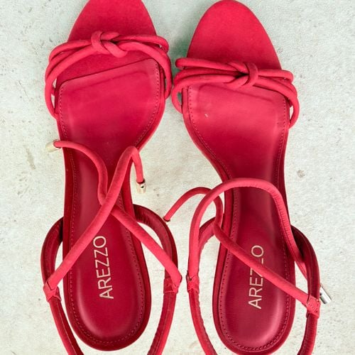 sandalia arezzo vermelha salto 6cm 146651502?action_source=67222&ref=home_home&rsp=1&rspix=1