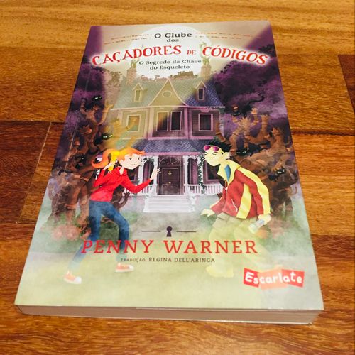 livro o clube dos cacadores de codigos o segredo da chave do esqueleto penny warner escarlate 113477281?action_source=63098&ref=home_home&rsp=1&rspix=1