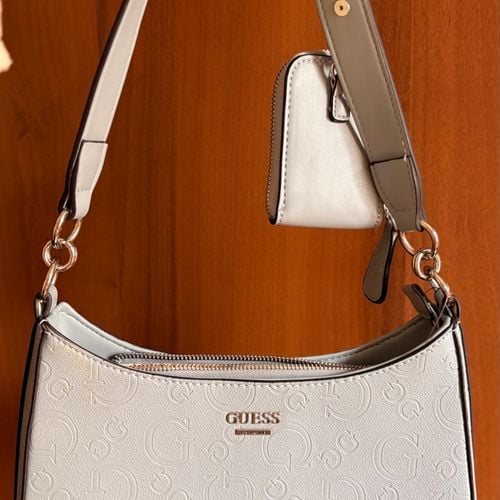 bolsa guess meeko ombro azul glacier 148898783?action_source=76594&ref=home_home&rsp=1&rspix=1
