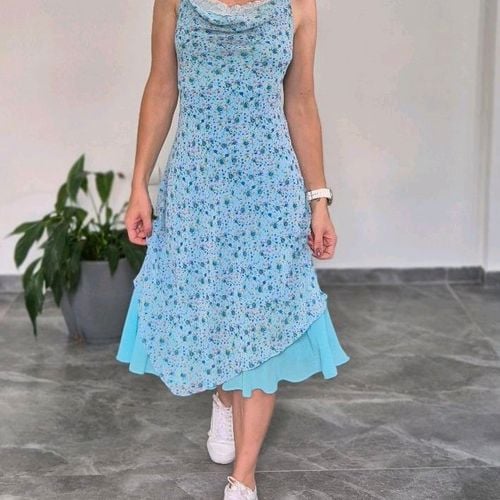 vestido vintage floral azul 144228053?action_source=72767&ref=home_home&rsp=1&rspix=1