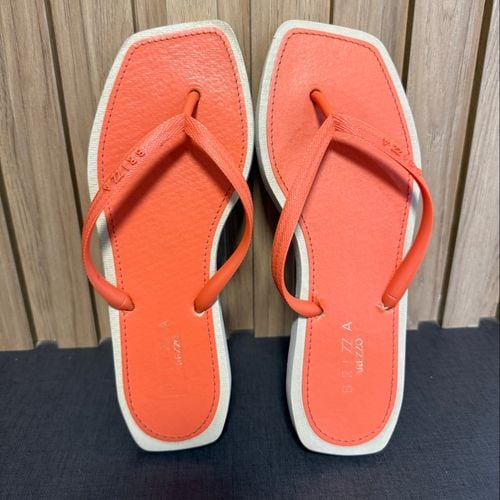 chinelo square brizza arezzo laranja branco bico quadrado tam 37 38 veste 38 semi novo 136843524?action_source=68477&ref=home_home&rsp=1&rspix=1