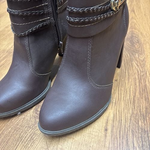 bota cano curto feminina cafe 141780361?action_source=71711&ref=home_home&rsp=1&rspix=1
