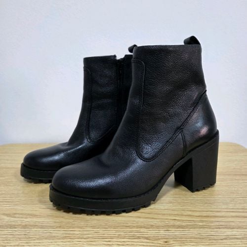 bota feminina nova de couro legitimo da loja prego tamanho 35 em perfeito estado 138092598?action_source=73163&ref=home_home&rsp=1&rspix=1