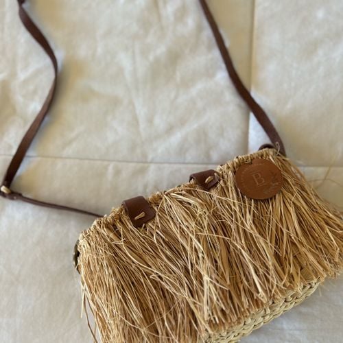 bolsa de palha com franjas e alca transversal 139538796?action_source=67222&ref=home_home&rsp=1&rspix=1