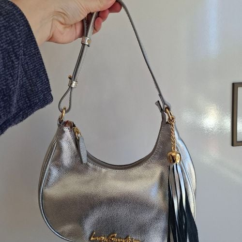 bolsa meia lua media luiza barcelos prata 149259202?action_source=77487&ref=home_home&rsp=1&rspix=1