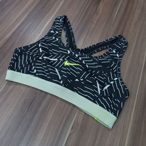 top de academia nike tamanho m cor preto e verde 149144384?action_source=75018&ref=home_home&rsp=1&rspix=1