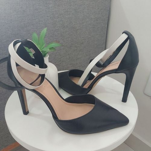 scarpin arezzo preto e branco 33 146052703?action_source=73496&ref=home_home&rsp=1&rspix=1