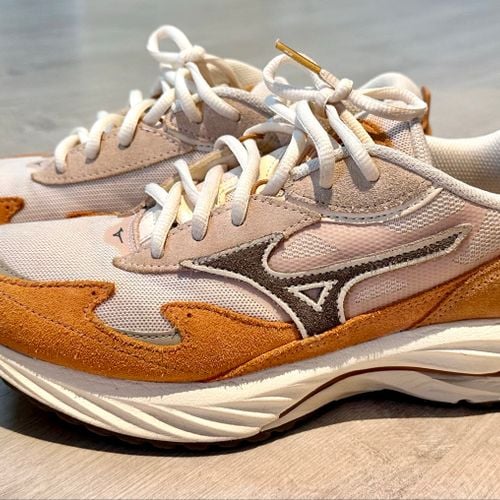 mizuno wave rider beta 37 129140434?action_source=66827&ref=home_home&rsp=1&rspix=1