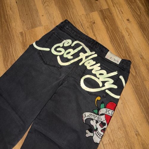 calca ed hardy preta 42 141400670?action_source=72140&ref=home_home&rsp=1&rspix=1