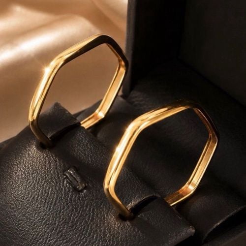 brinco de ouro hexagono 148598000?action_source=67326&ref=home_home&rsp=1&rspix=1