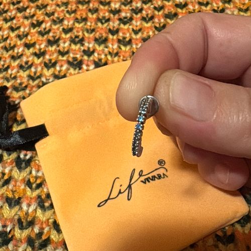 vivara brinco unico com pedras 131924073?action_source=67326&ref=home_home&rsp=1&rspix=1