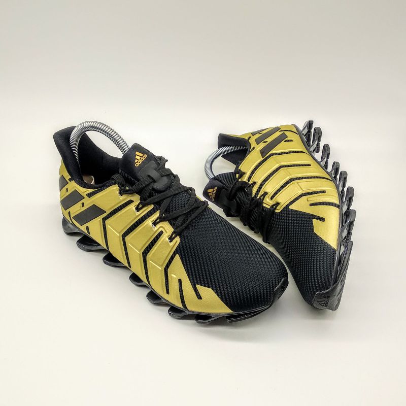 springblade dourado e preto