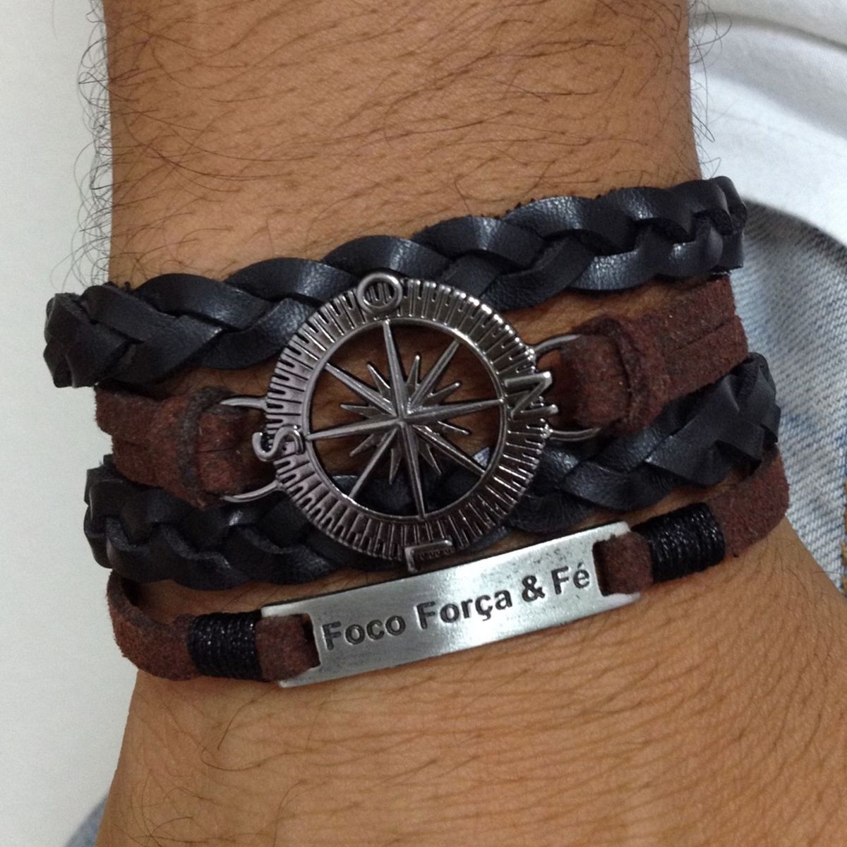 Pulseira Bracelete Masculina Couro Bussola Foco Força e Fé | Produto