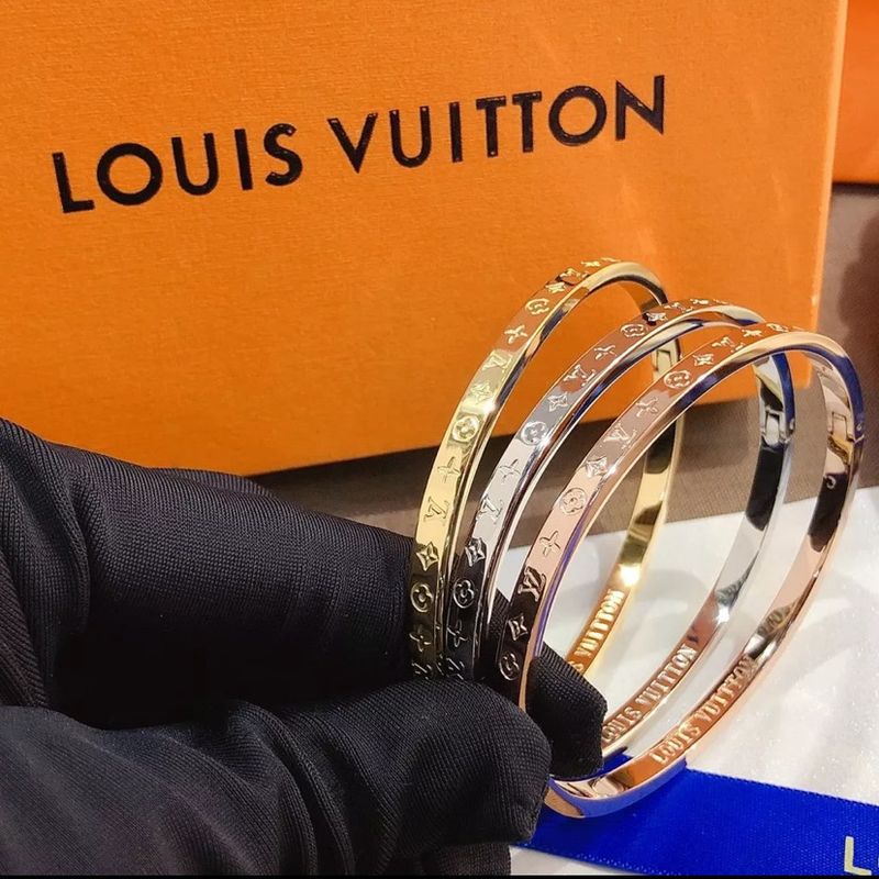 Pulseira Louis Vuitton Sign It com 7 Meses de Uso, Jóia Feminina Louis  Vuitton Usado 82950646