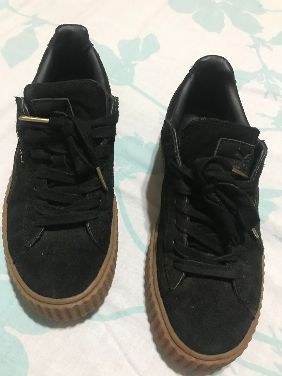 tenis preto com sola marrom feminino