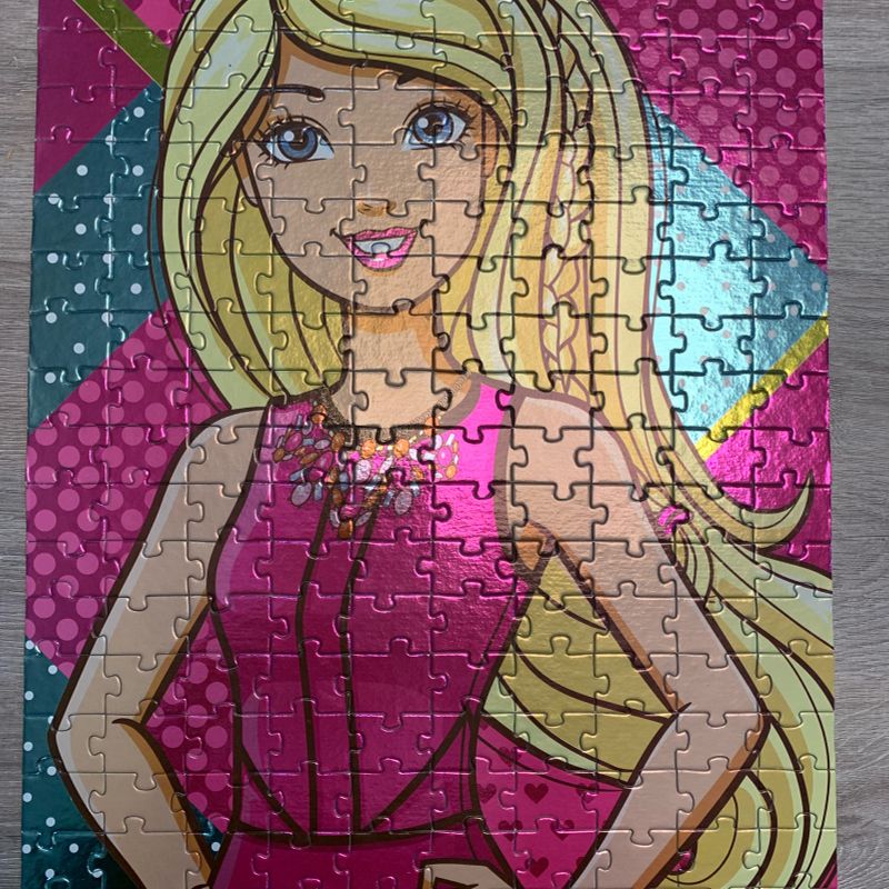 Desenho de o quebra cabeça que quebra mesmo a cabeça pintado e colorido por  Barbie o dia 13 de Julho do 2012