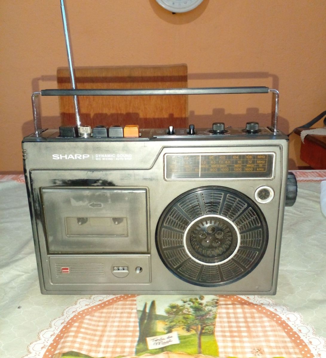 Rádio Portátil Toca Fitas Sharp. | Móvel de Antiquário Sharp Usado ...