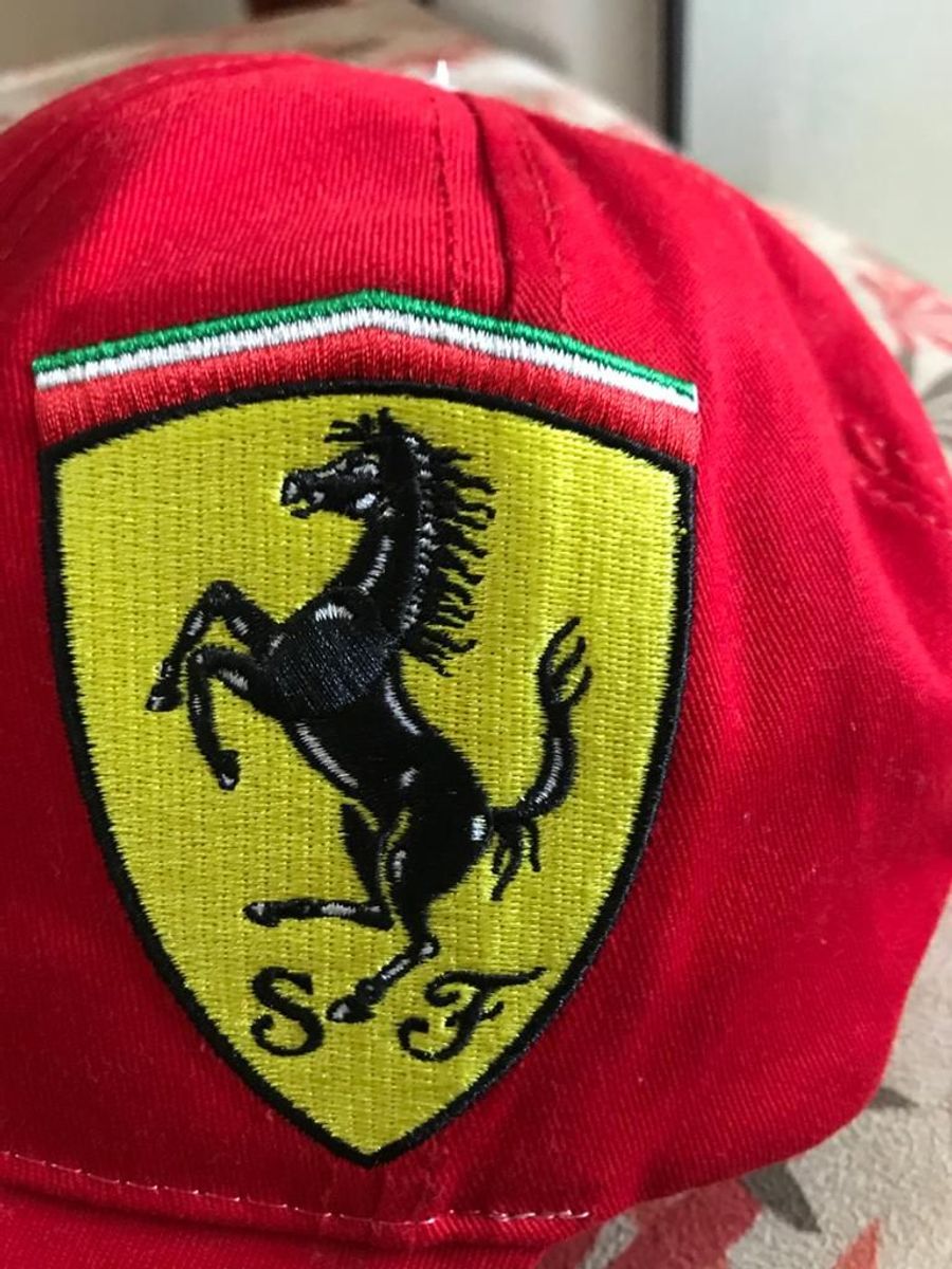 bone ferrari vermelho original