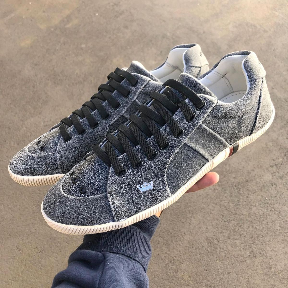 sapato masculino cinza