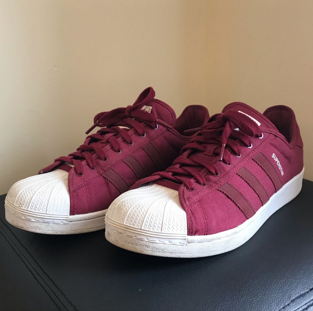 tenis adidas superstar vinho