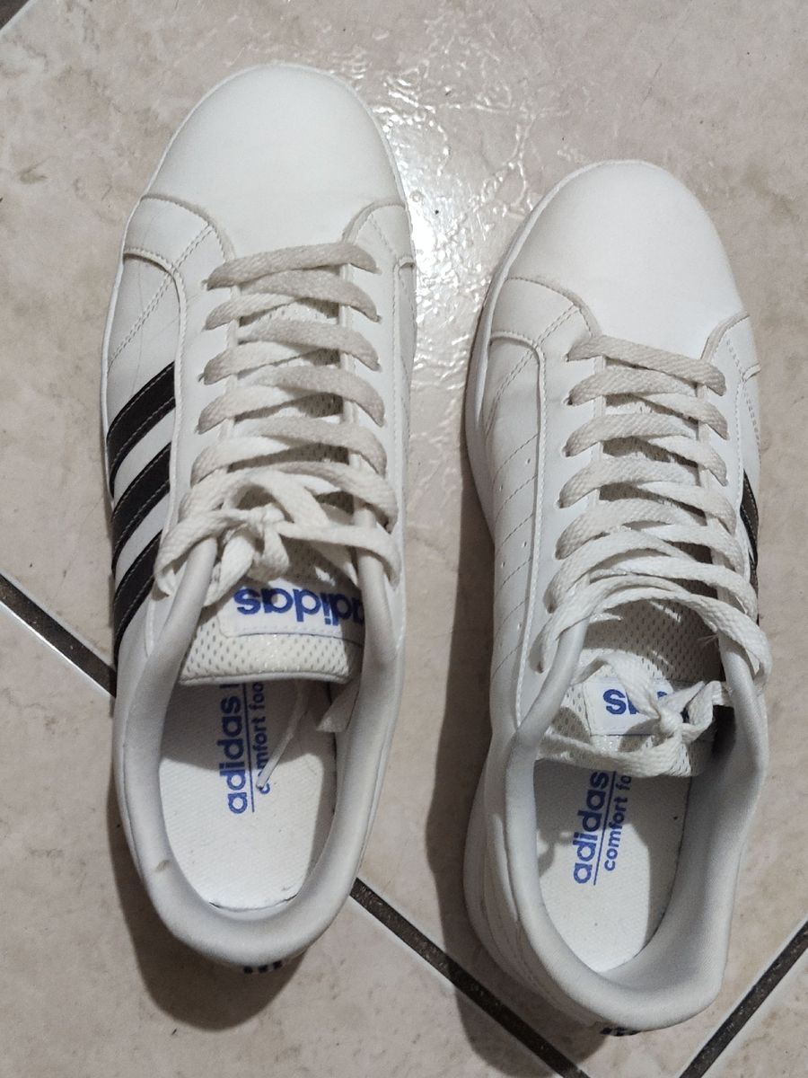 tenis adidas branco com listras pretas