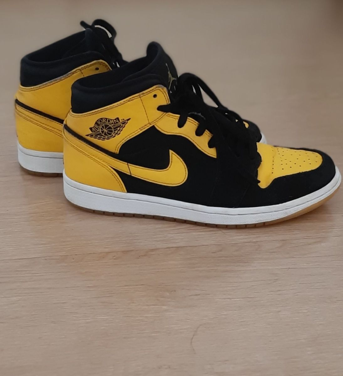 air jordan 1 amarelo e preto