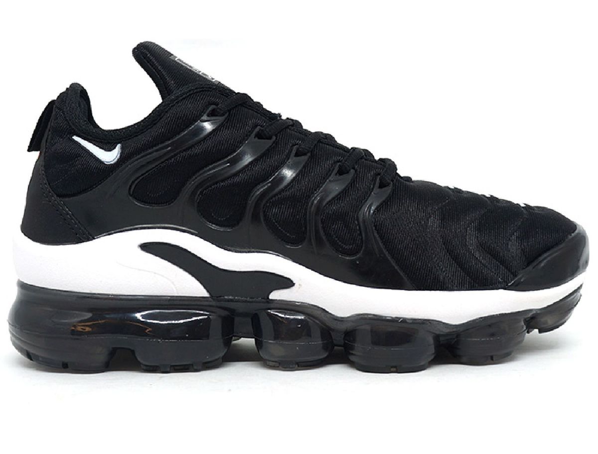 nike vapormax plus preto e branco