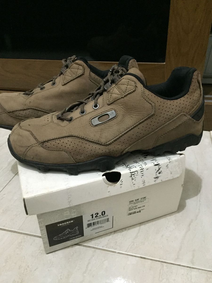tenis oakley tracker