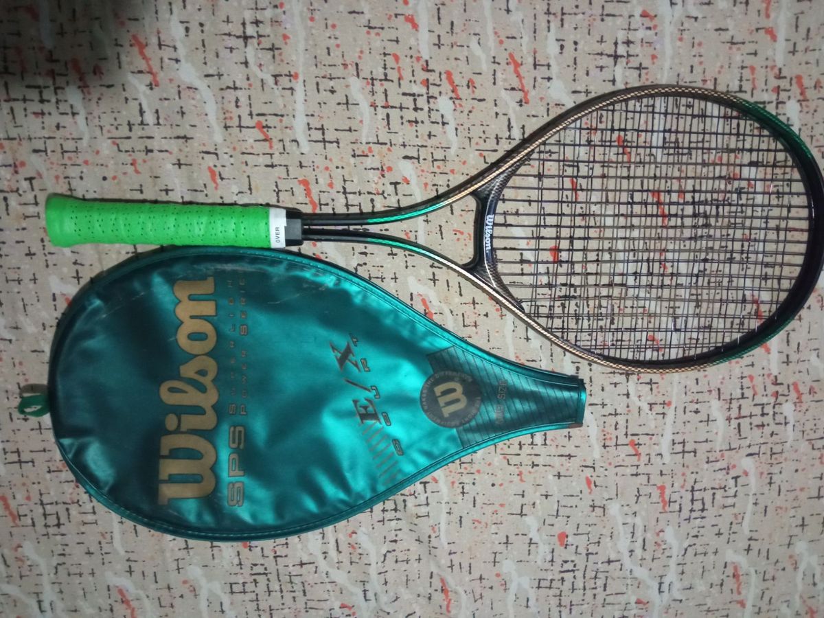 Raquette de tennis Athletic Wilson Sting Graphite de taille moyenne avec housse - France