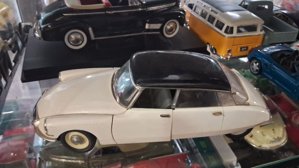 SOLIDO 1/18 CITROEN Ds 19 Blanche Et Noire 3 Pr 75 Tres Bel Etat EUR 50,00 - FR