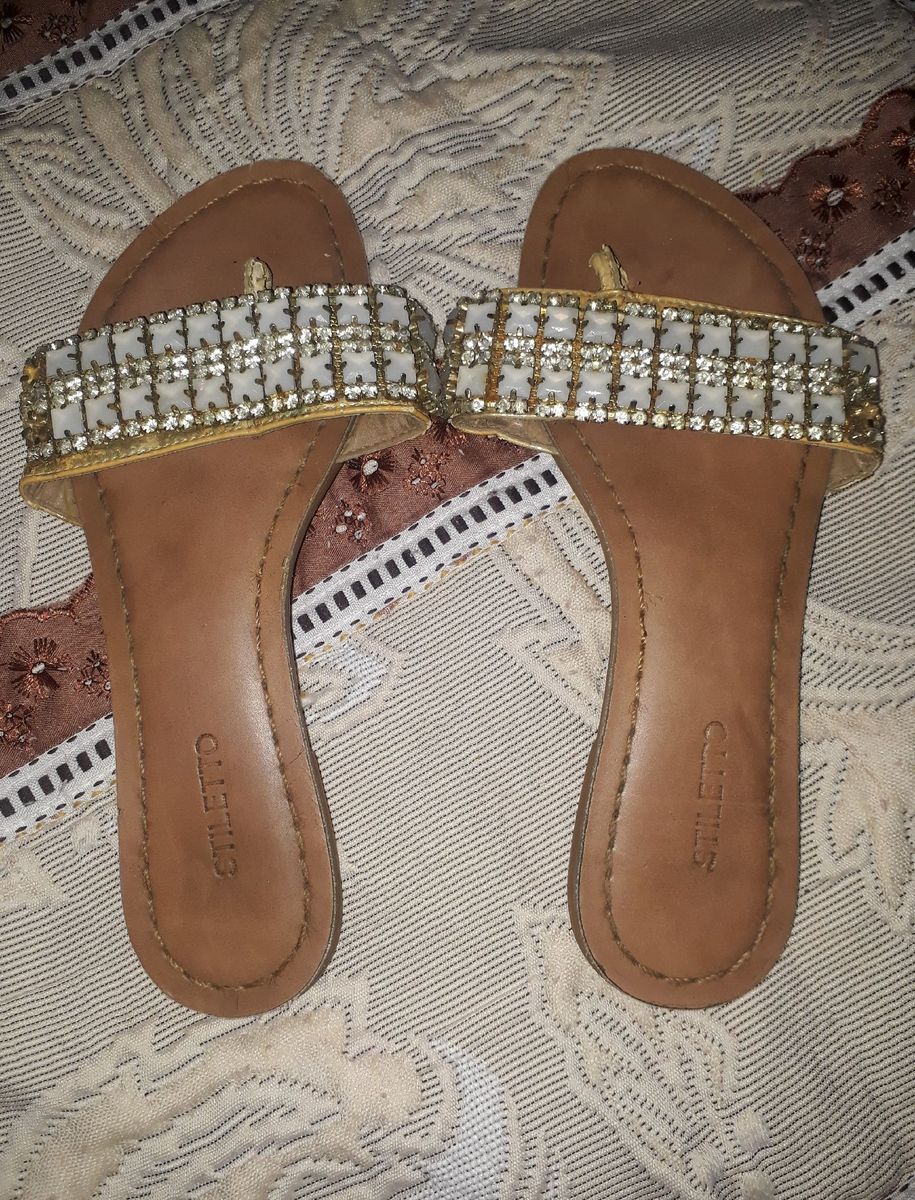 marca do sapato da sola vermelha