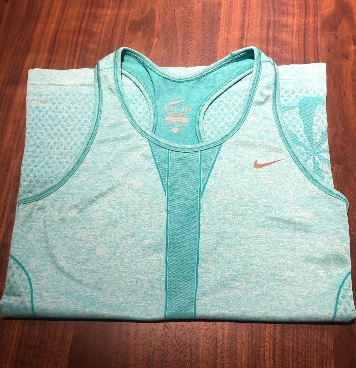 regata academia nike